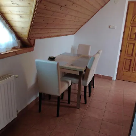 Rozsadomb Lägenhet *