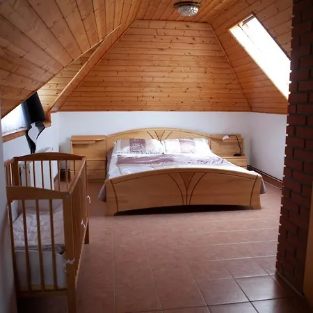 Rozsadomb Apartament *